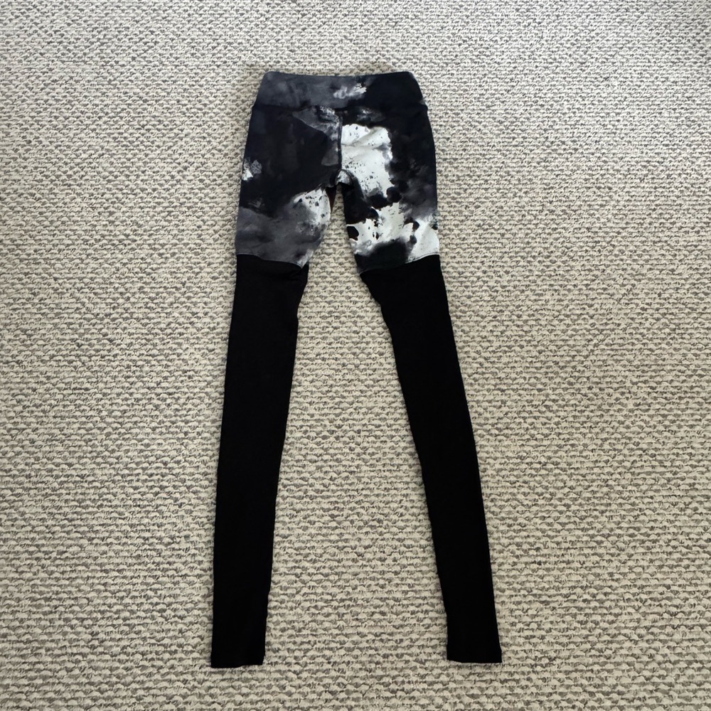 ALO Yoga High Waisted Goddess Leggings XS Black White Tie Dye Pants NO LOGO - Picture 4 of 7